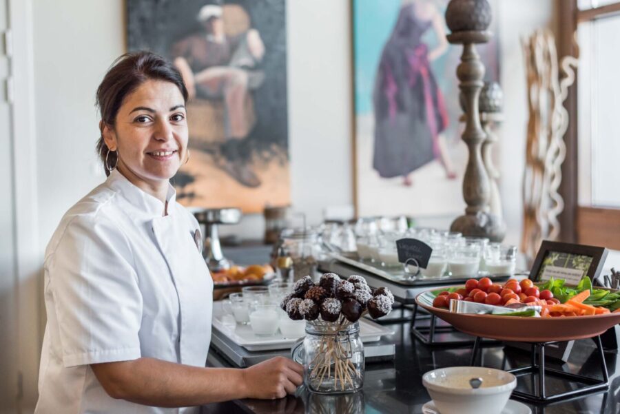 Som ett led I vår hållbarhet gör vi Cake Pops från överblivna kakor